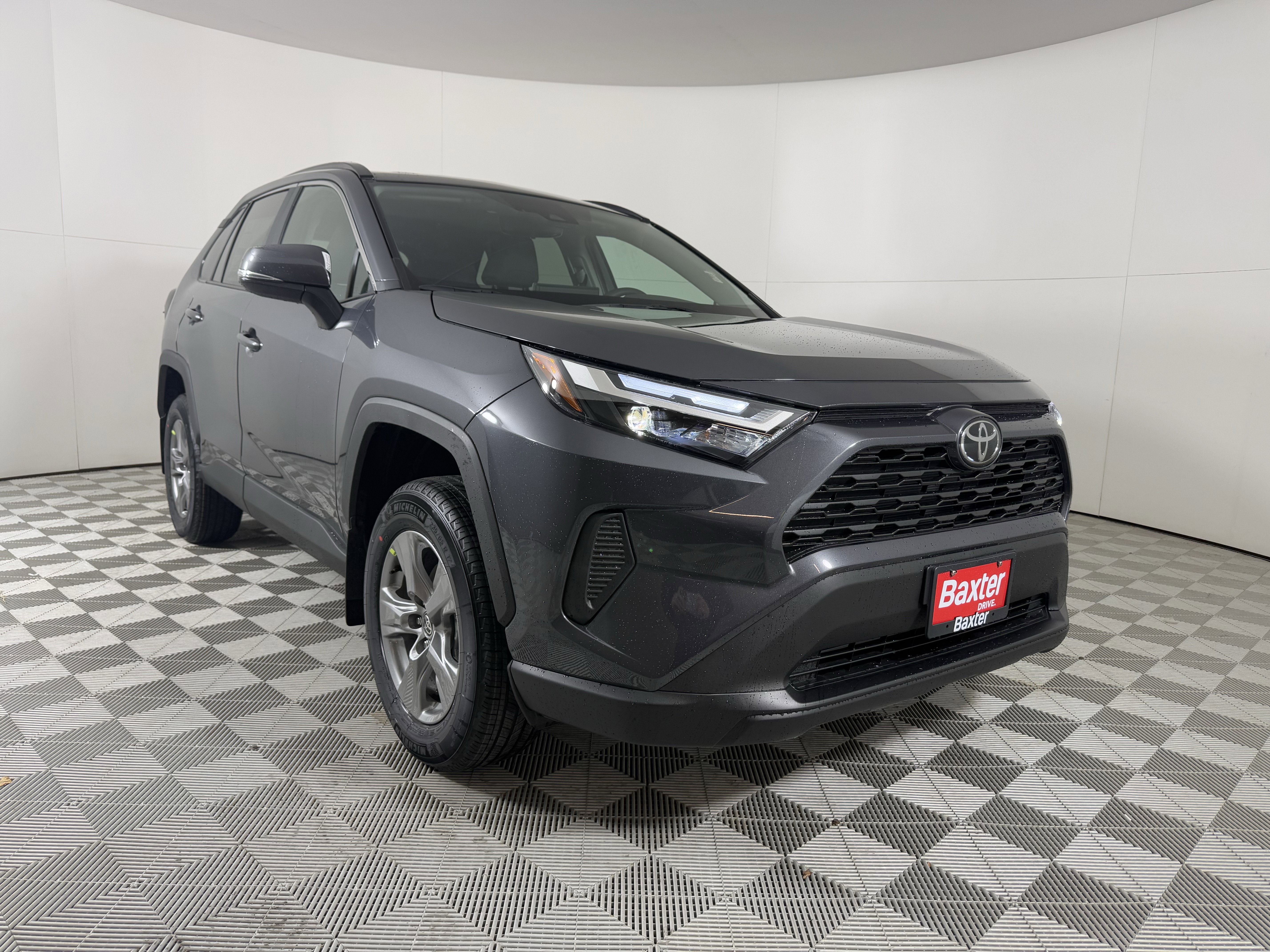 2025 Toyota RAV4 XLE's photo