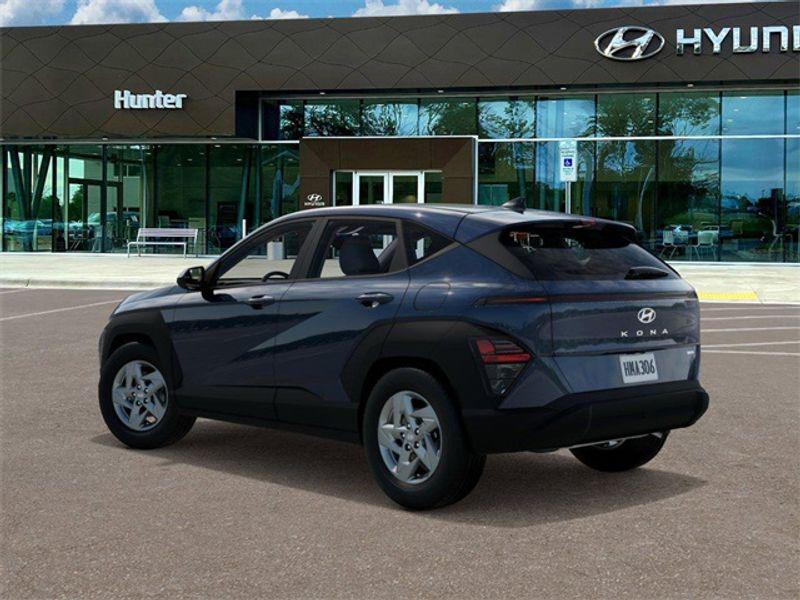 2025 Hyundai Kona SE photo 3