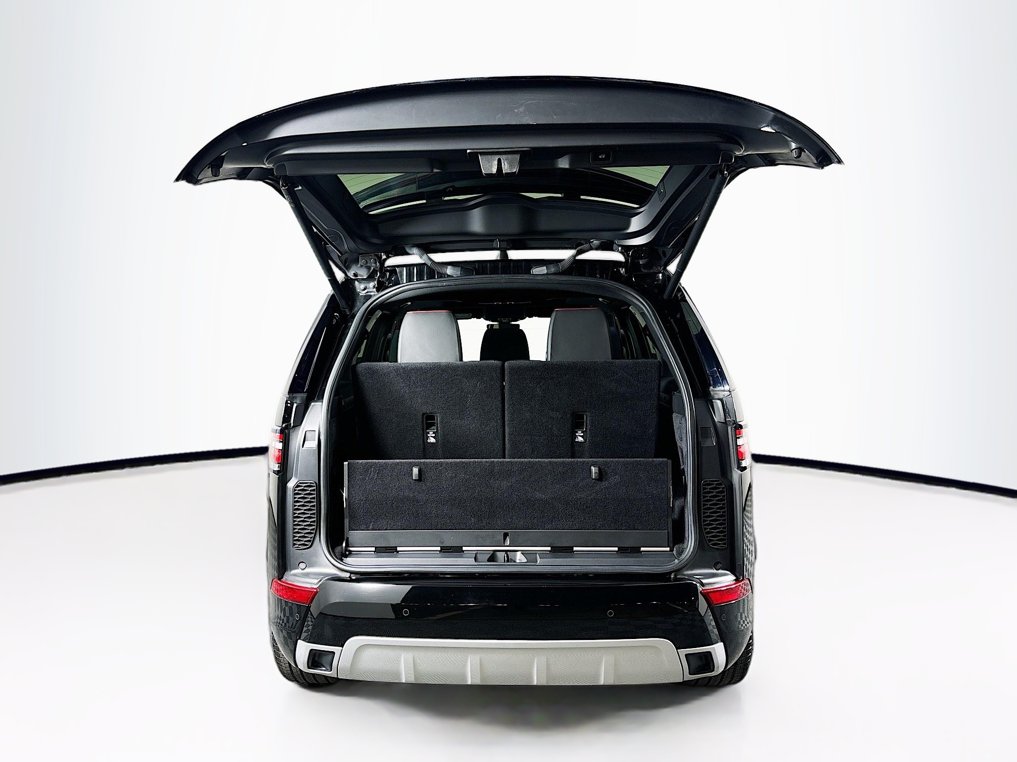 2019 Land Rover Discovery HSE photo 3