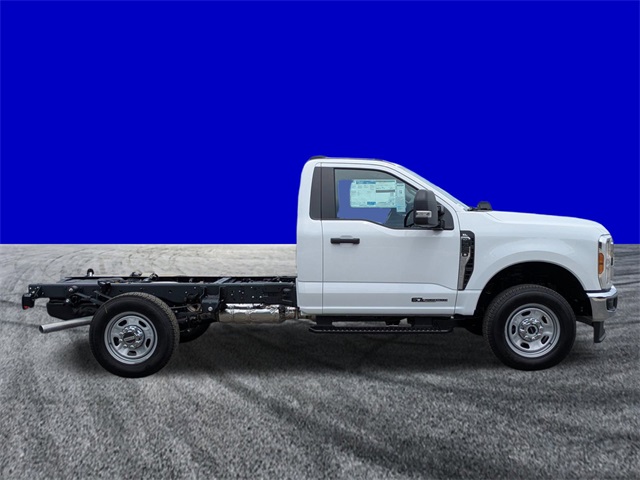 2026 Ford F-350 photo 3
