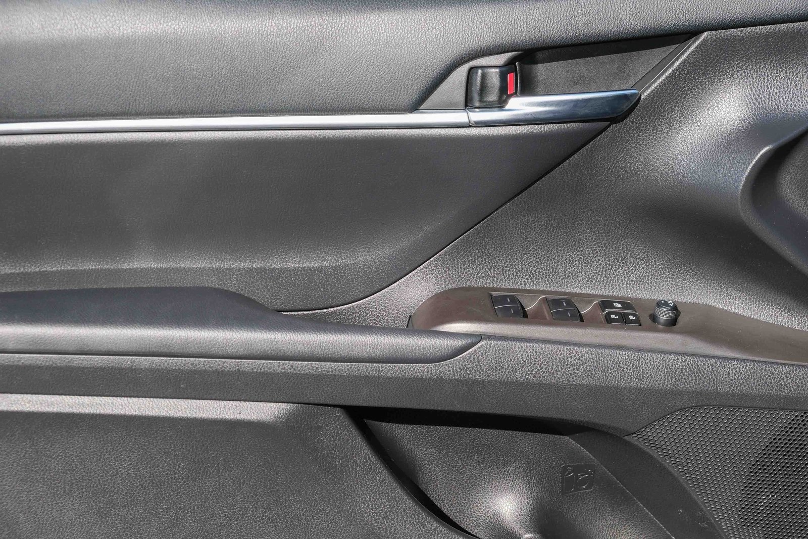 2023 Toyota Camry SE photo 22