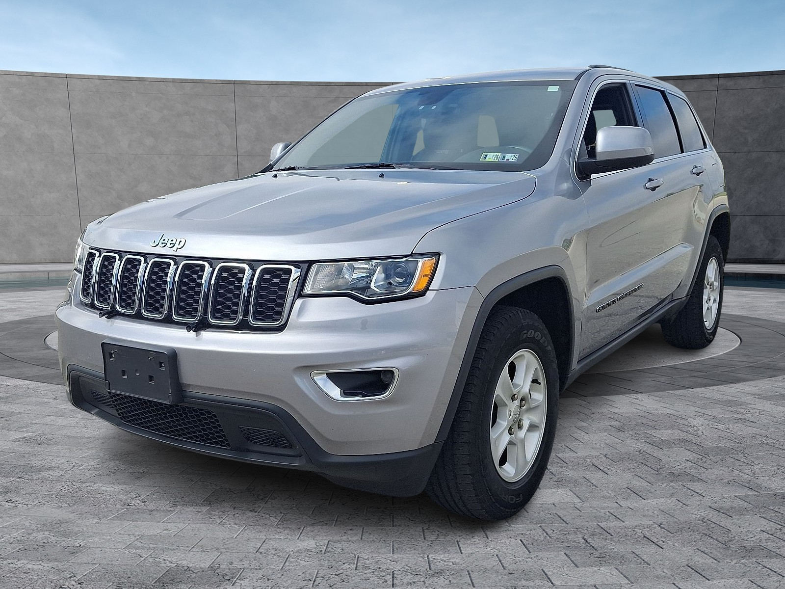 2017 Jeep Grand Cherokee Laredo photo 4