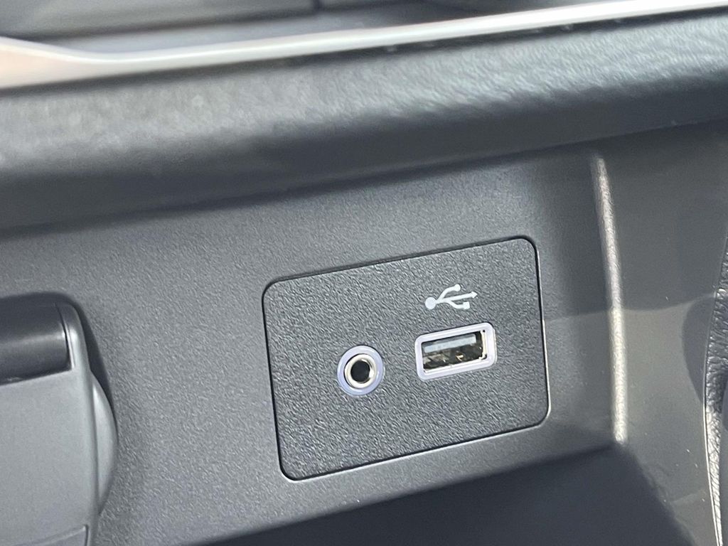 2025 Nissan Versa SV photo 27