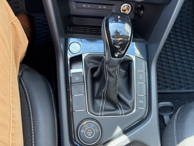 2025 Volkswagen Taos SE photo 13