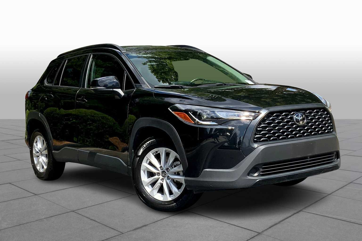 2022 Toyota Corolla Cross LE photo 2