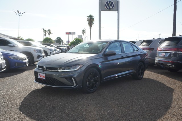 2025 Volkswagen Jetta SE's photo