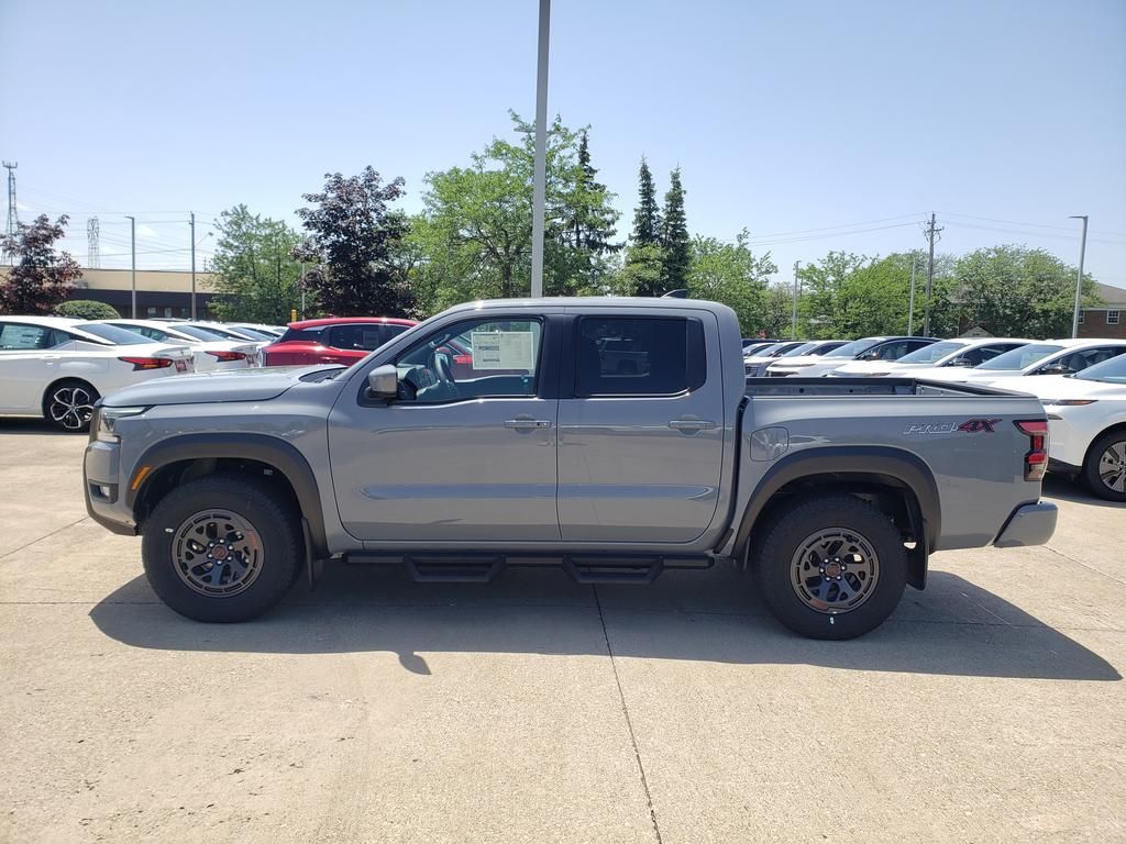 2025 Nissan Frontier PRO-4X photo 3