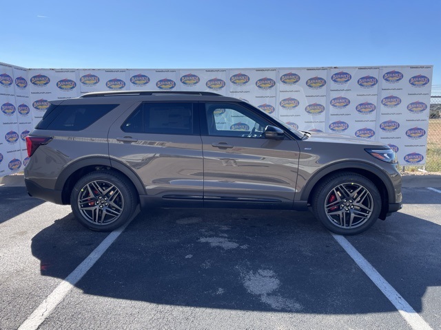 2026 Ford Explorer ST-LINE's photo