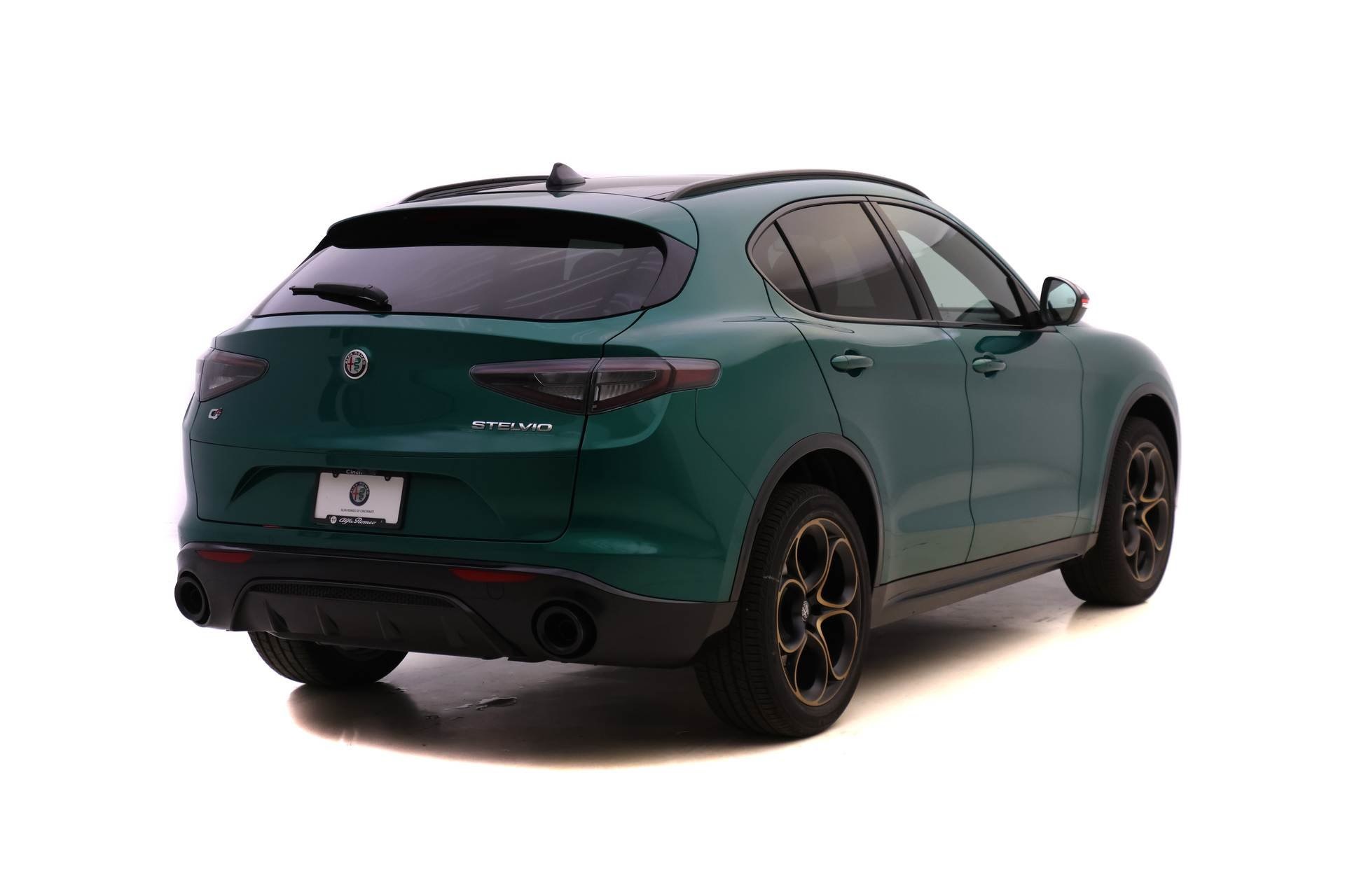 2025 Alfa Romeo Stelvio Base photo 4