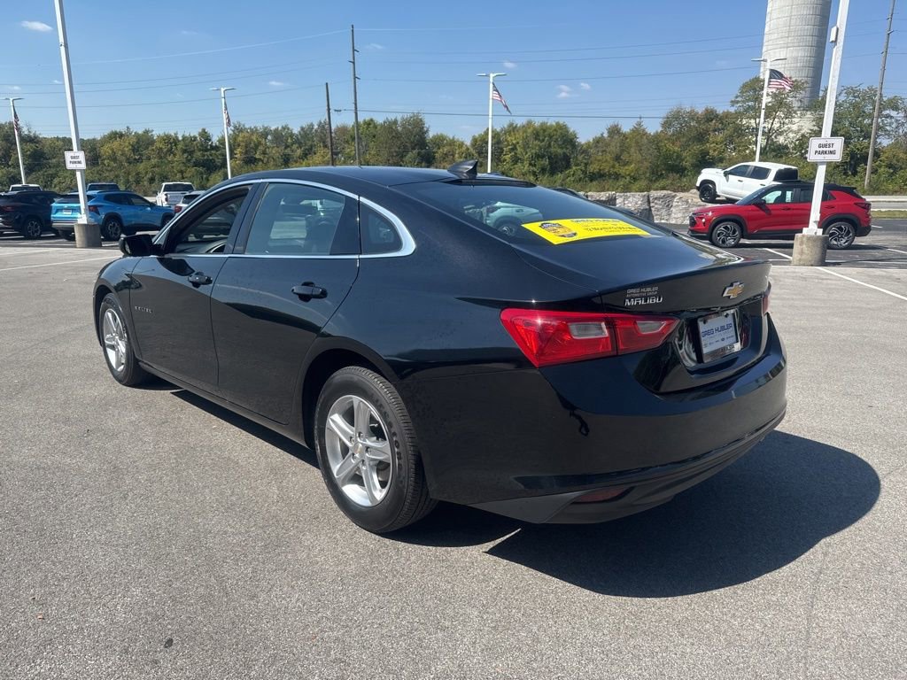 2022 Chevrolet Malibu LS photo 4