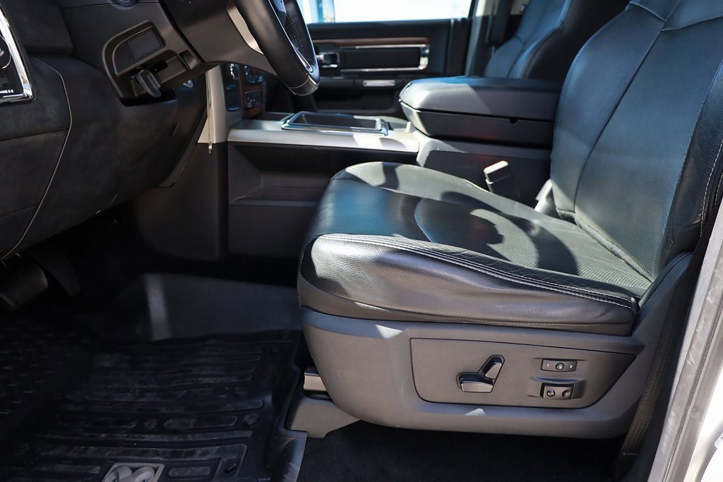 2014 Ram 3500 Laramie photo 11