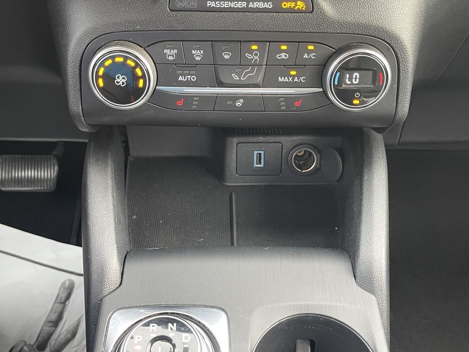 2020 Ford Escape SEL photo 31
