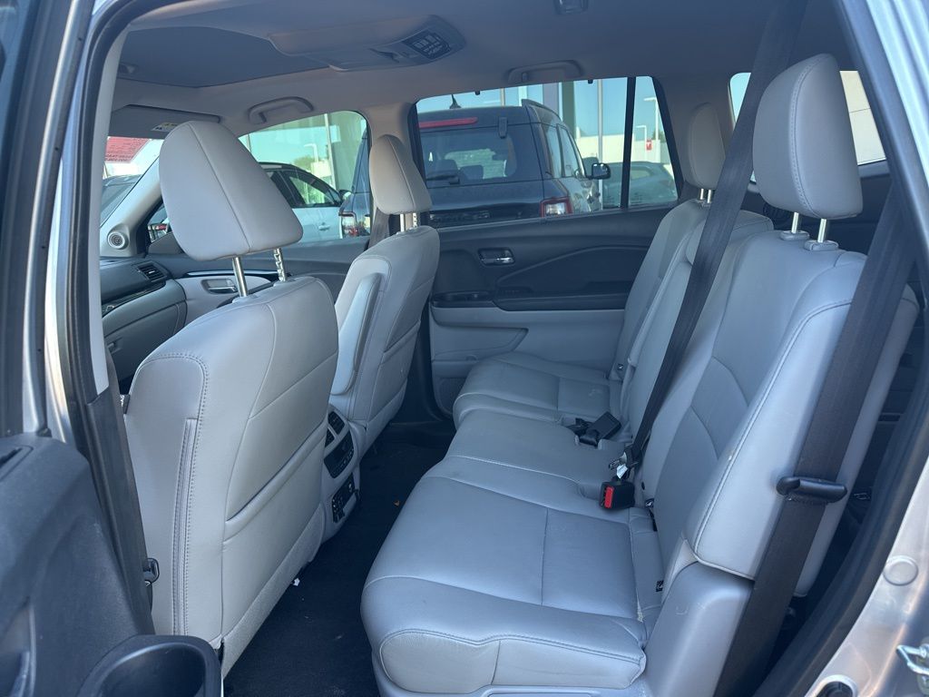 2017 Honda Pilot Touring photo 4