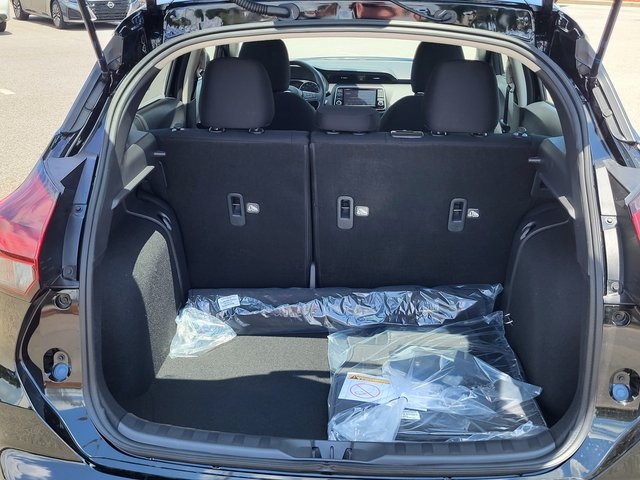 2025 Nissan Kicks Play S photo 3