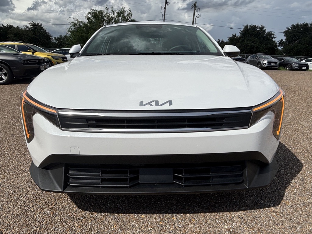 2025 Kia K4 LXS photo 2