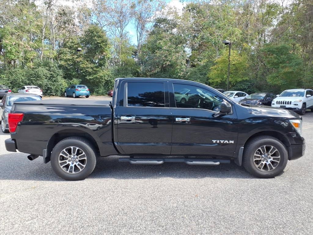 2021 Nissan Titan SV photo 2