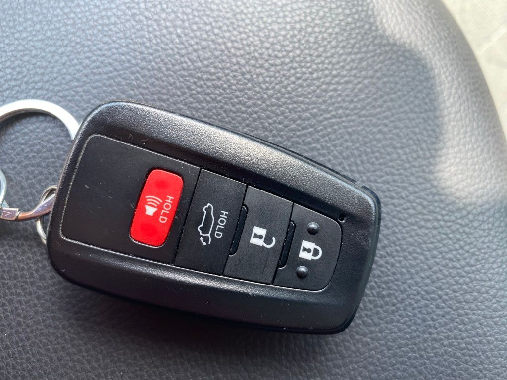 2022 Toyota RAV4 XLE photo 23