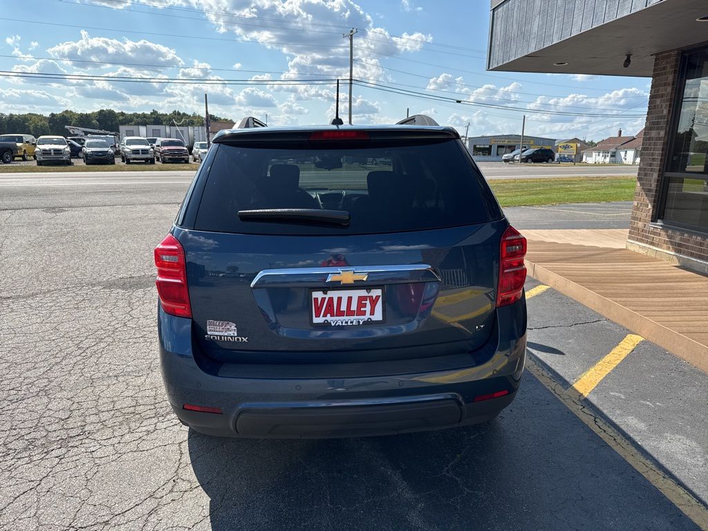 2017 Chevrolet Equinox LT photo 3