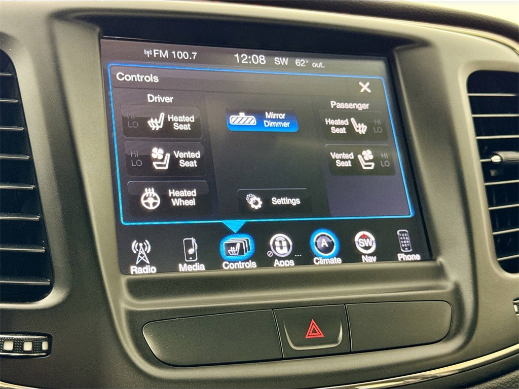 2015 Chrysler 200 C photo 27