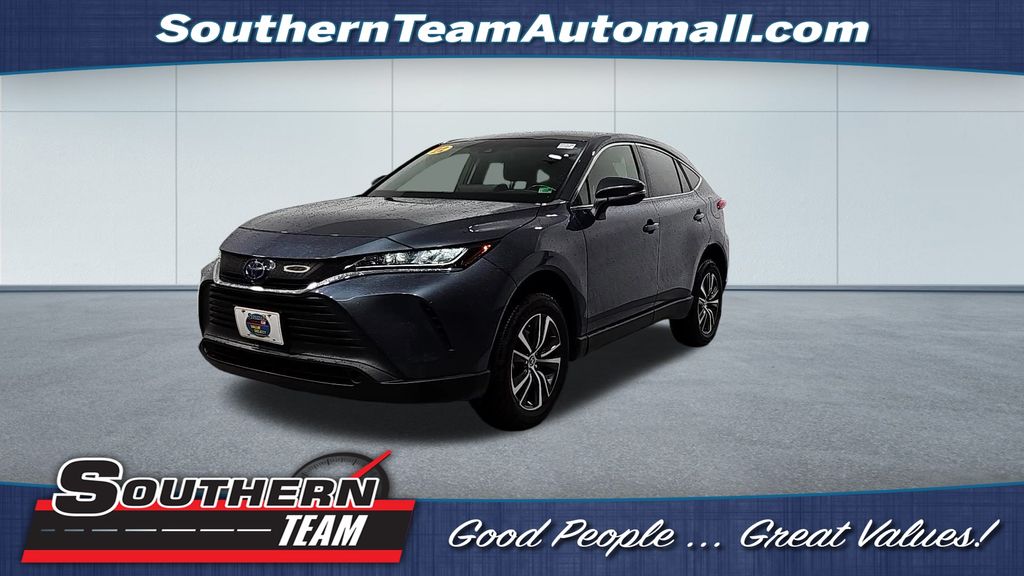 2022 Toyota Venza LE's photo