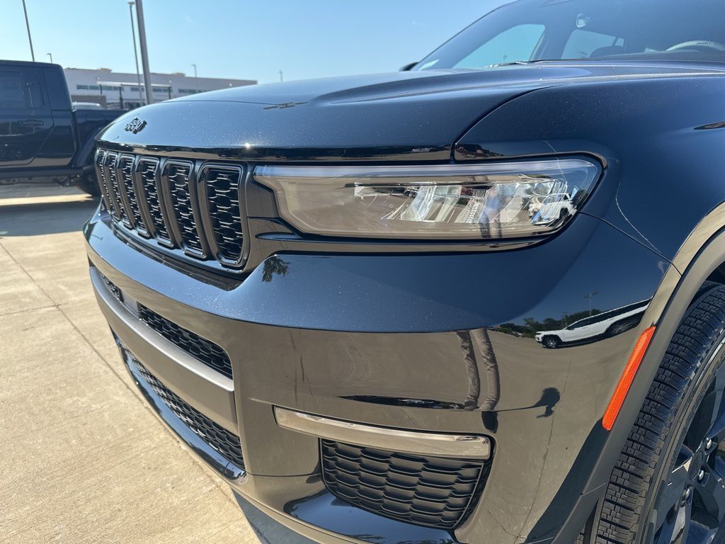 2025 Jeep Grand Cherokee Limited photo 10