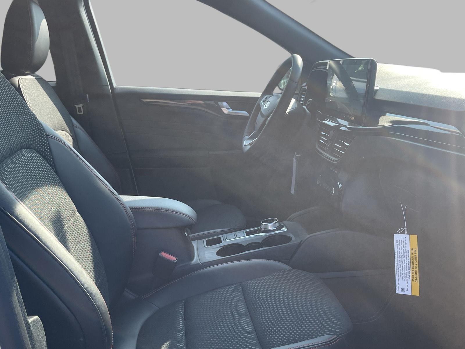 2025 Ford Escape ST-Line Select photo 16