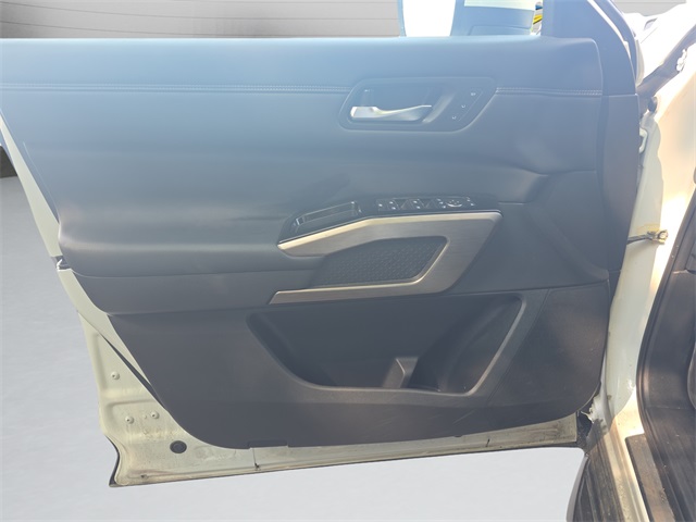2023 Nissan Pathfinder Platinum photo 13