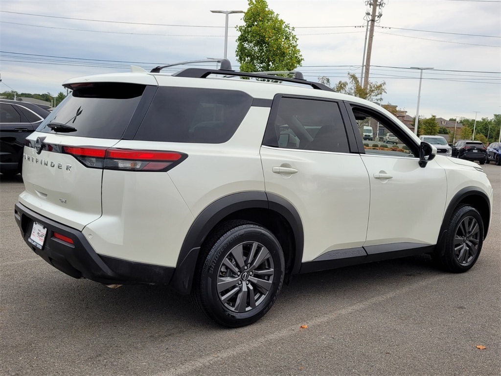 2023 Nissan Pathfinder SV photo 3