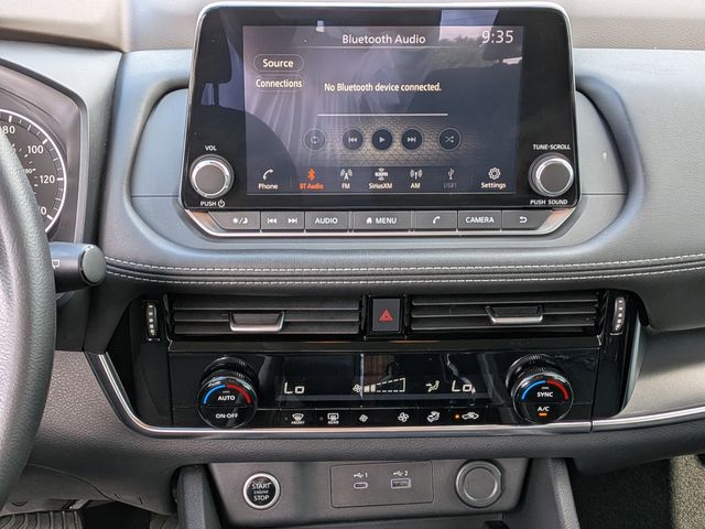 2022 Nissan Rogue SV photo 11