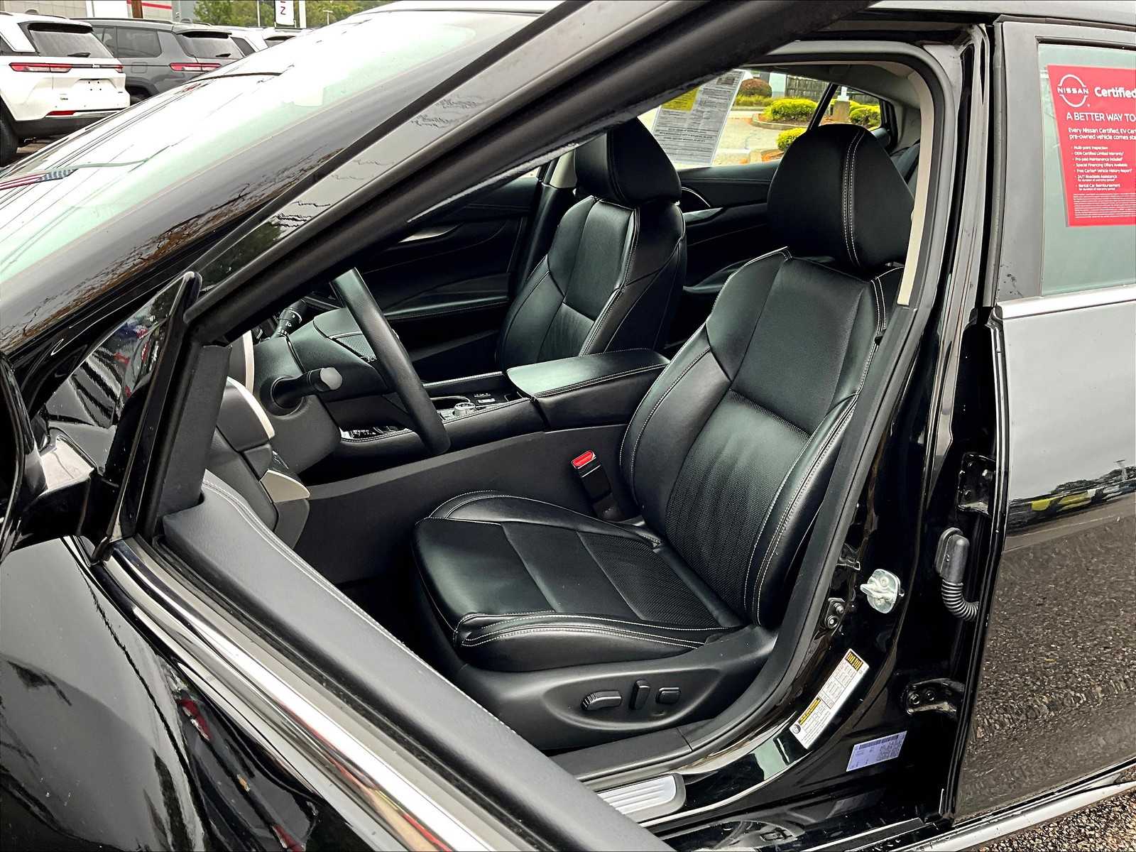 2023 Nissan Maxima SV photo 10