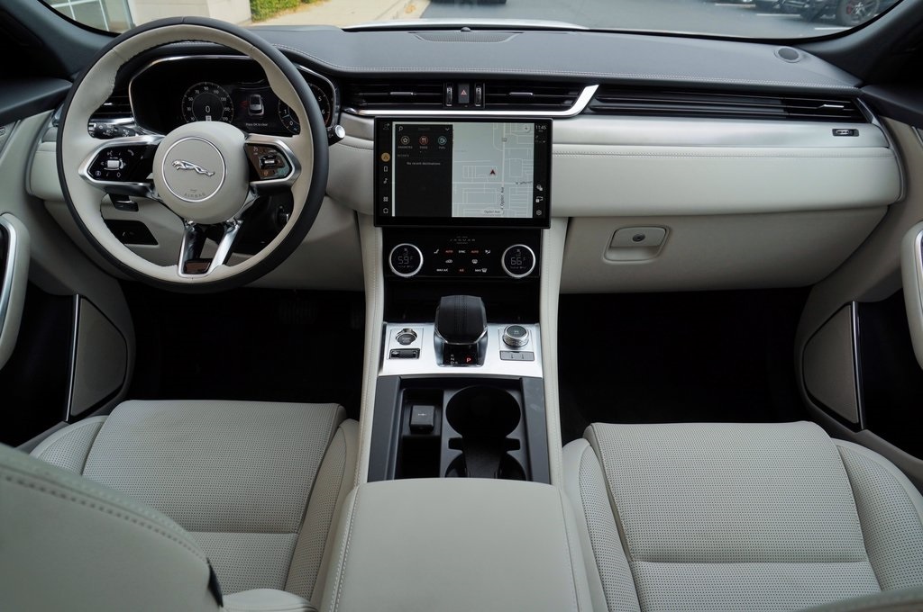 2025 JAGUAR F-PACE - Image 9