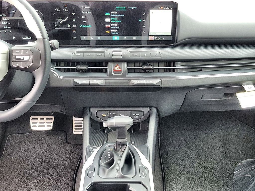 2025 Kia K4 GT-Line Turbo photo 17