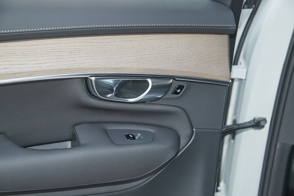 2025 VOLVO XC90 - Image 16