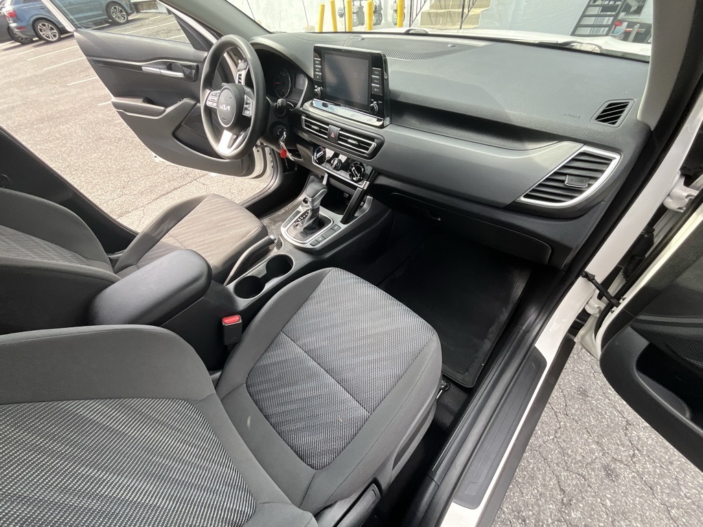 2023 Kia Seltos LX photo 28