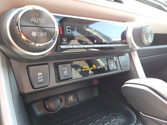2025 Toyota RAV4 Hybrid XLE photo 36