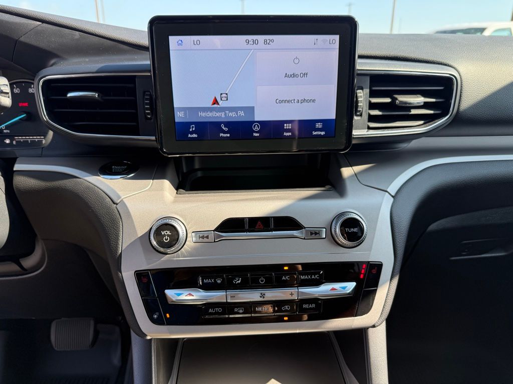 2023 Ford Explorer XLT photo 18
