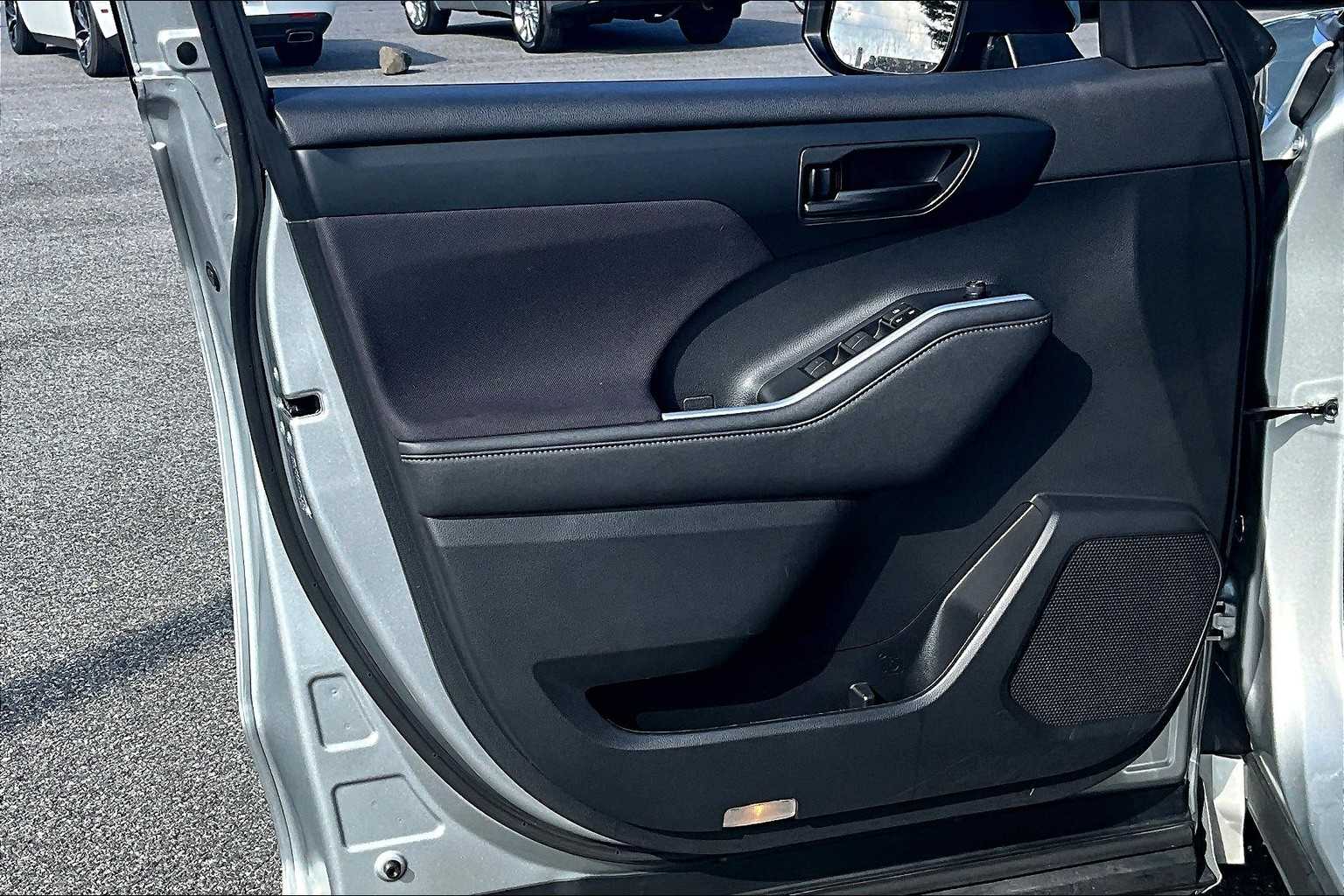 2023 Toyota Highlander LE photo 20