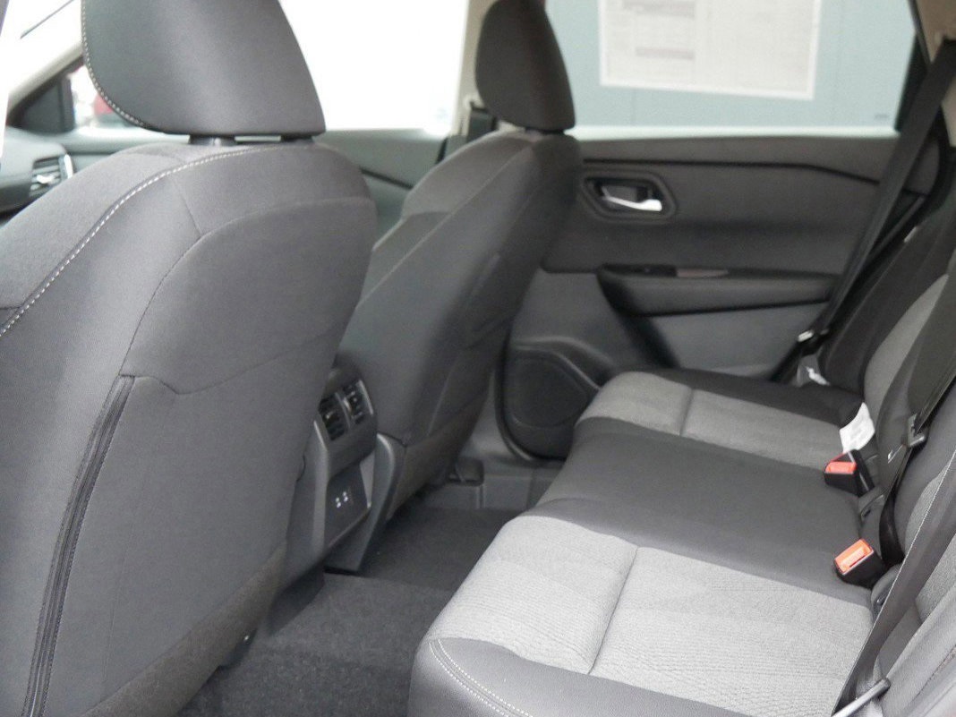2026 Nissan Rogue SV photo 4