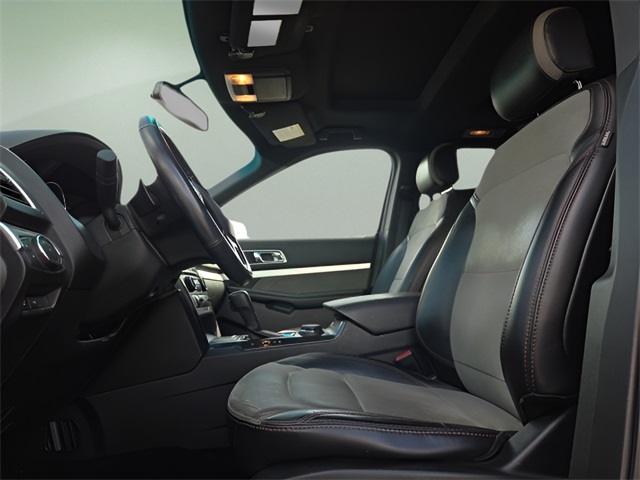2017 Ford Explorer XLT photo 9