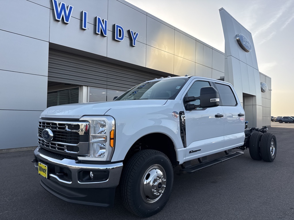 2026 Ford F-350 Super Duty Chassis Cab XL's photo