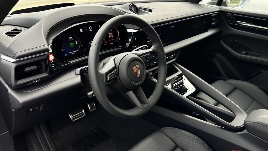 2025 Porsche Macan Electric photo 4