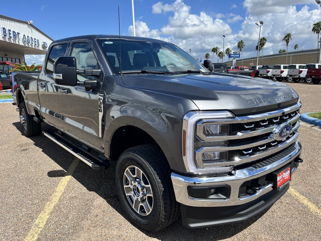 2026 Ford F-350 Super Duty Lariat's photo