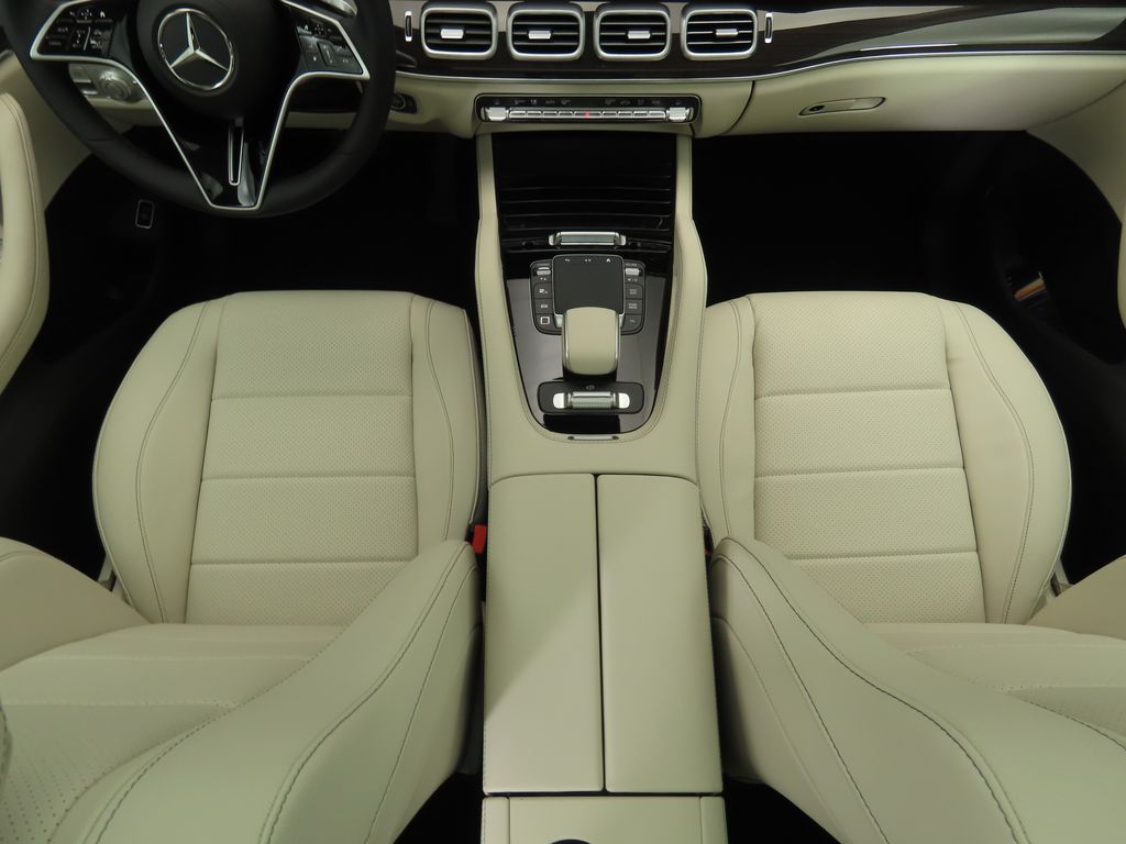 2026 Mercedes Benz GLS 450 4MATIC photo 17