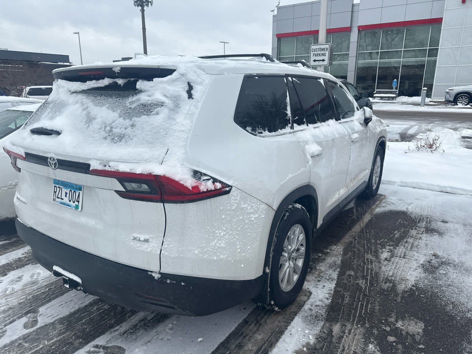 Used 2024 Toyota Grand Highlander XLE with VIN 5TDACAB52RS030556 for sale in Golden Valley, Minnesota