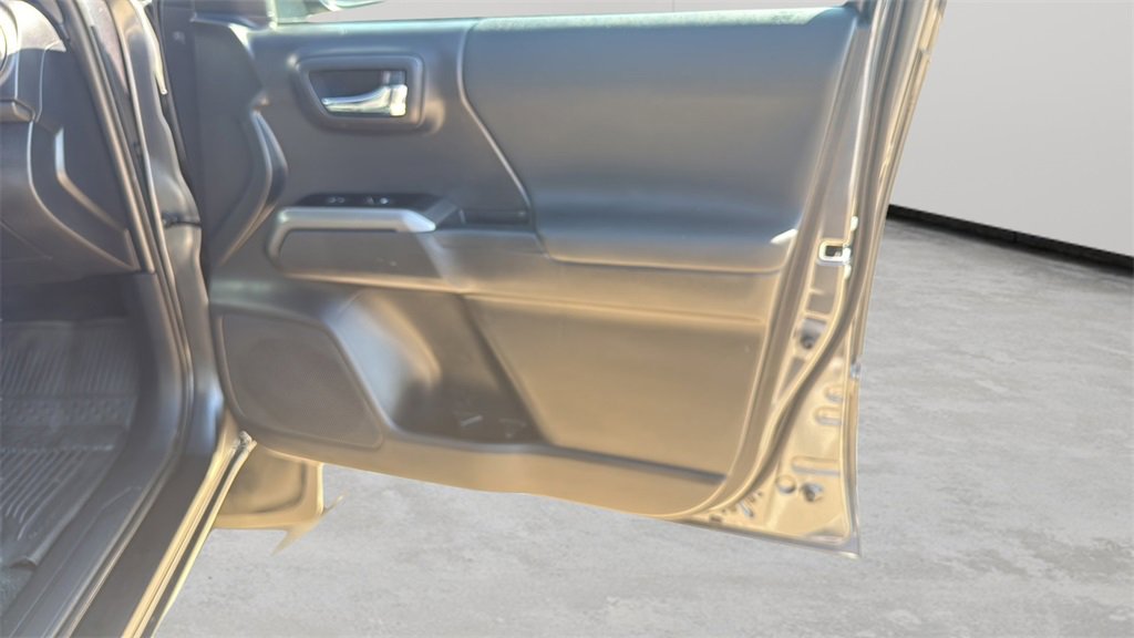 2023 Toyota Tacoma TRD Off-Road photo 37