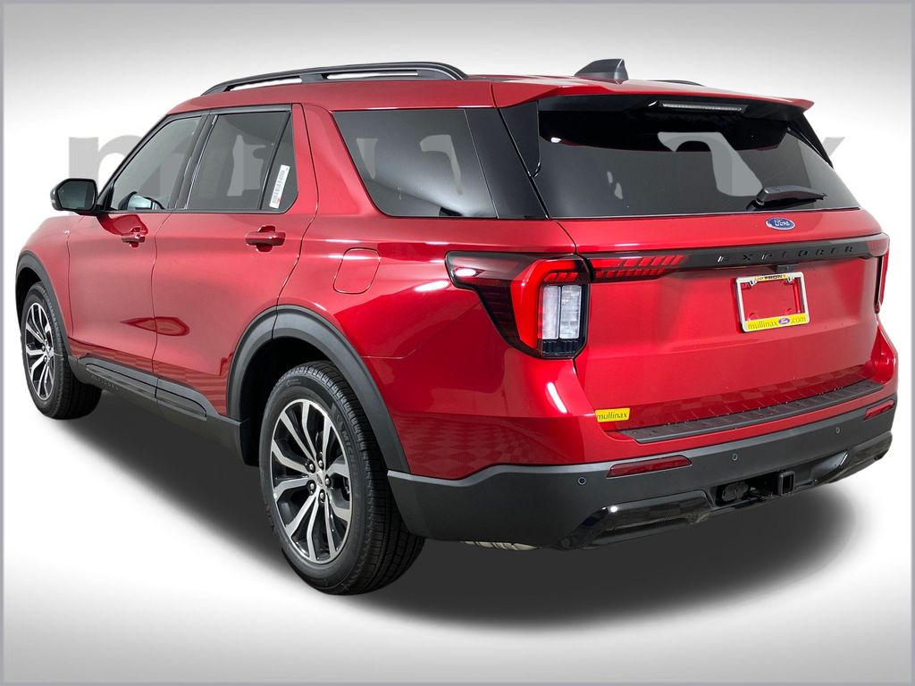 2025 Ford Explorer ST-Line photo 2