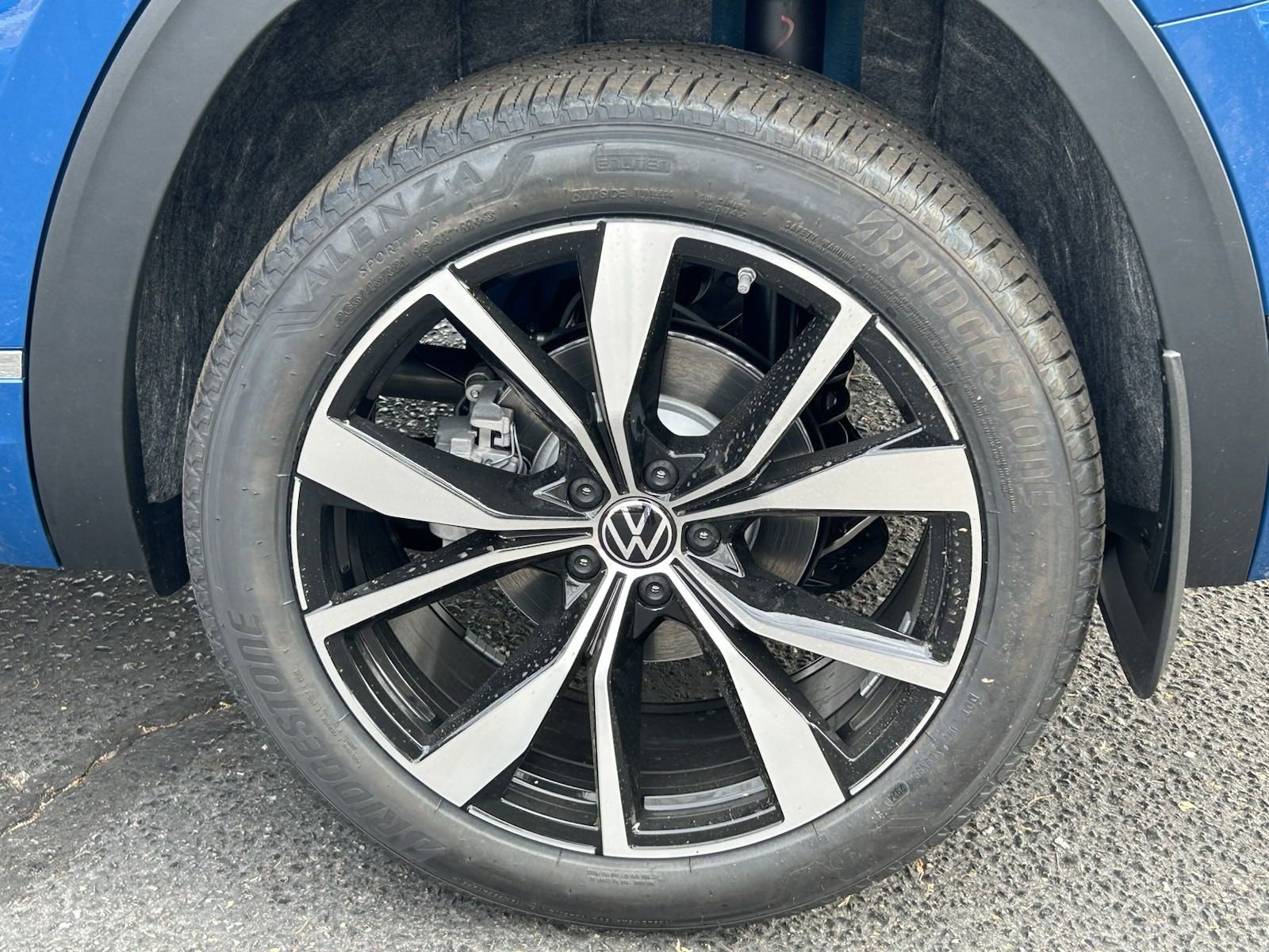 2025 Volkswagen Atlas SEL Premium R-Line photo 5
