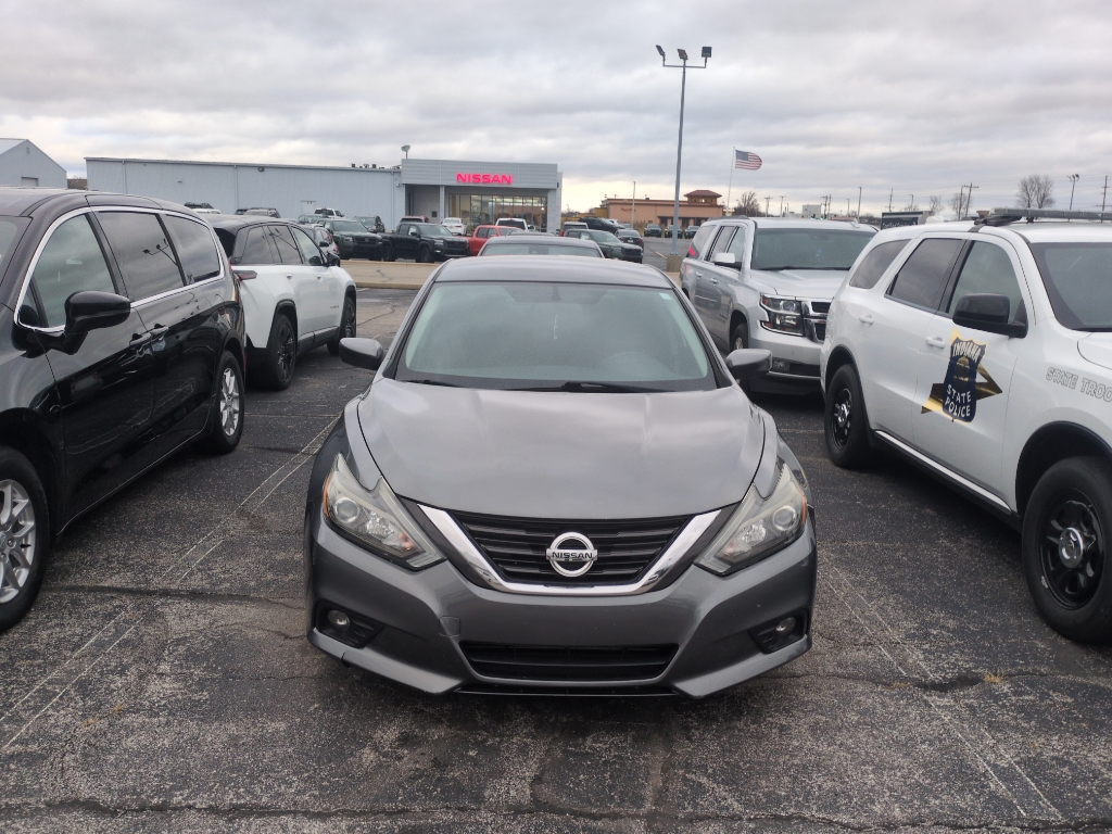 2016 Nissan Altima 2.5 SR photo 2