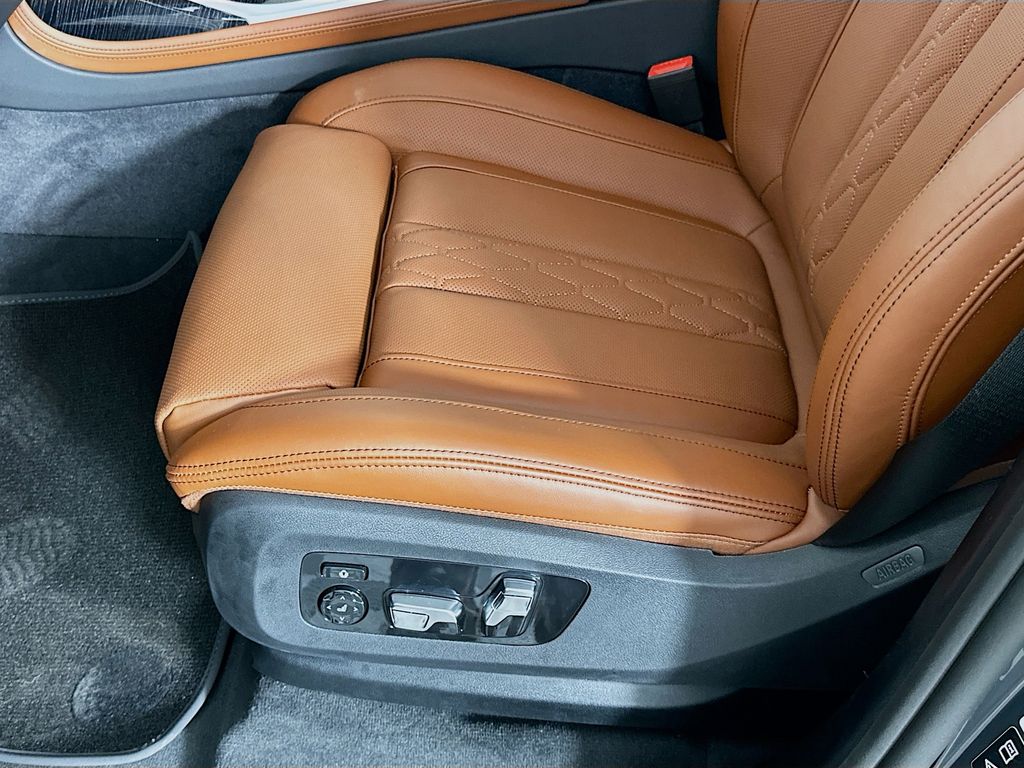 2026 Bmw X7 M60i photo 21