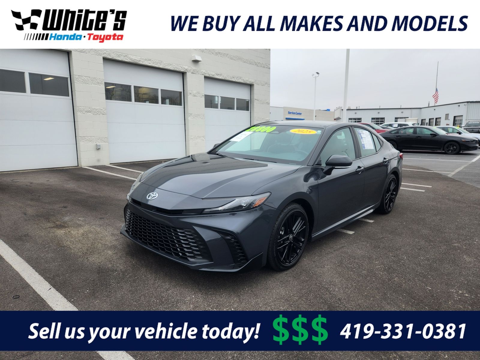 2025 Toyota Camry SE's photo